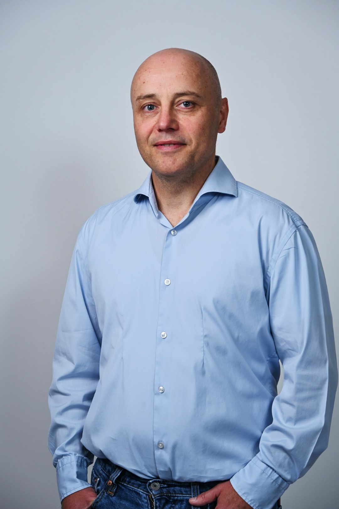 <div class="text_to_html">Julien GUYOMARCH</div>