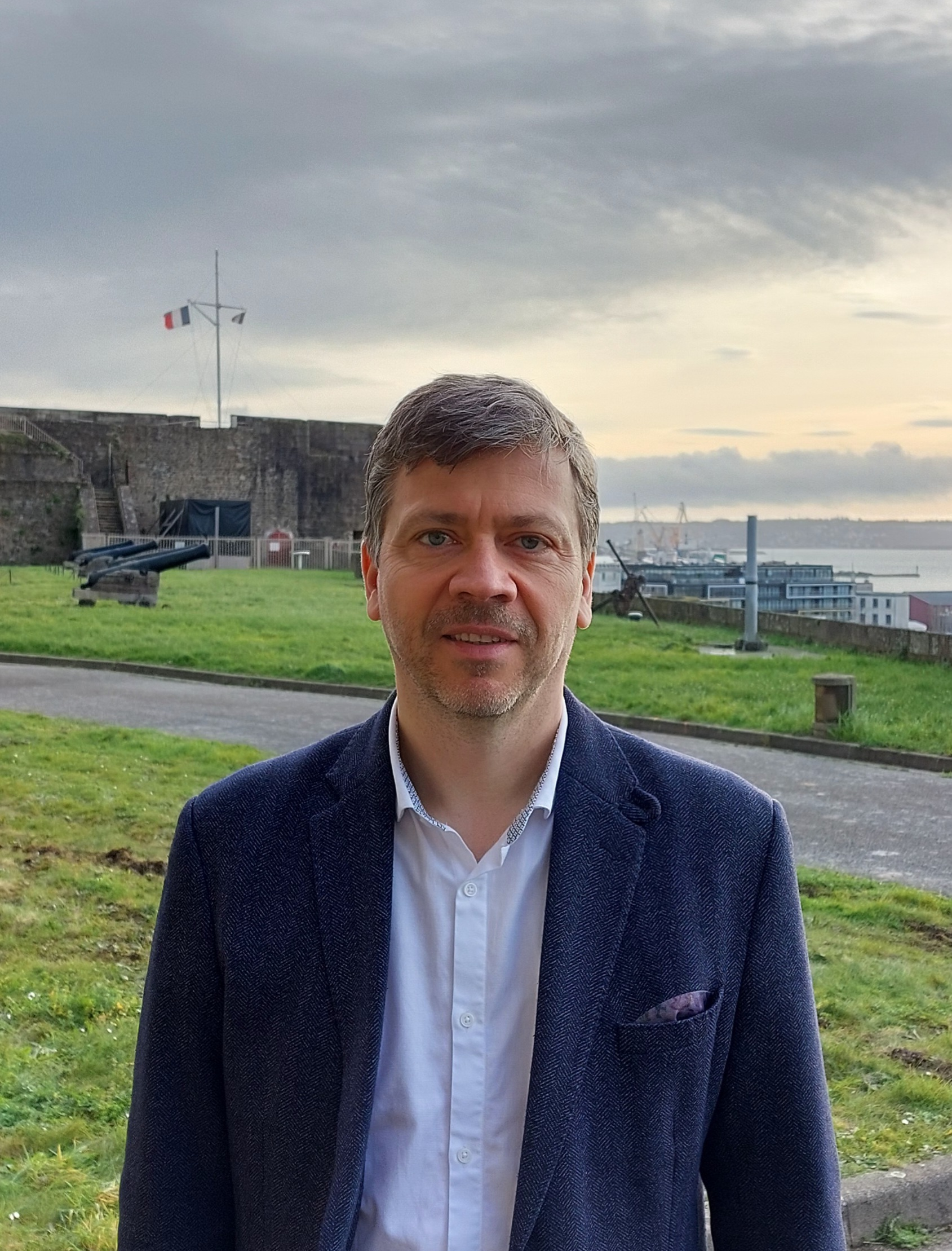 <div class="text_to_html">Benoît LAVENIR, Préfecture Maritime de l'Atlantique</div>